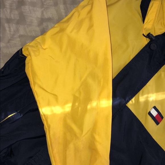 Vintage Tommy Hilfiger Light Jacket with Hood - Picture 4 of 7